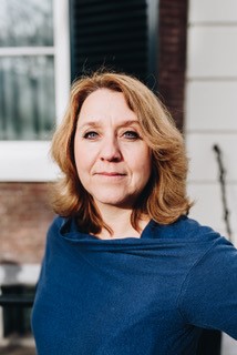 Ms Annet Steenbergen