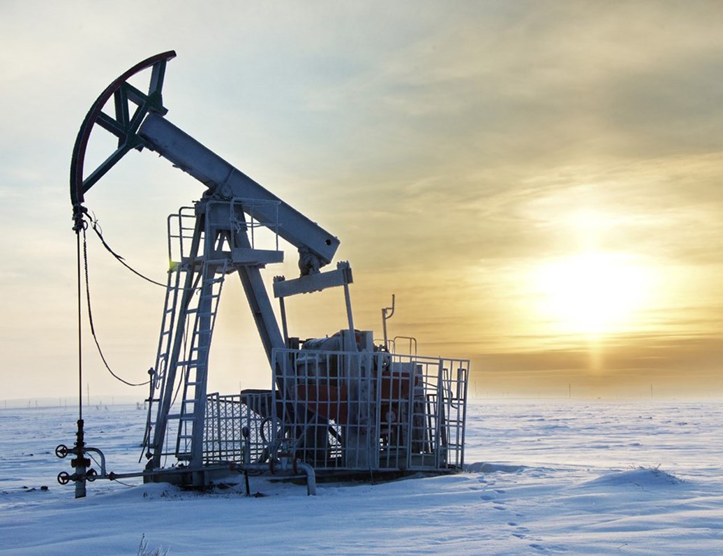 Нефтяная вышка и природа зима